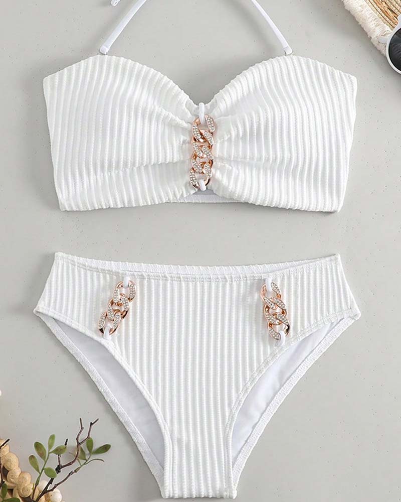 Gerippter Bikini mit Goldketten-Detail