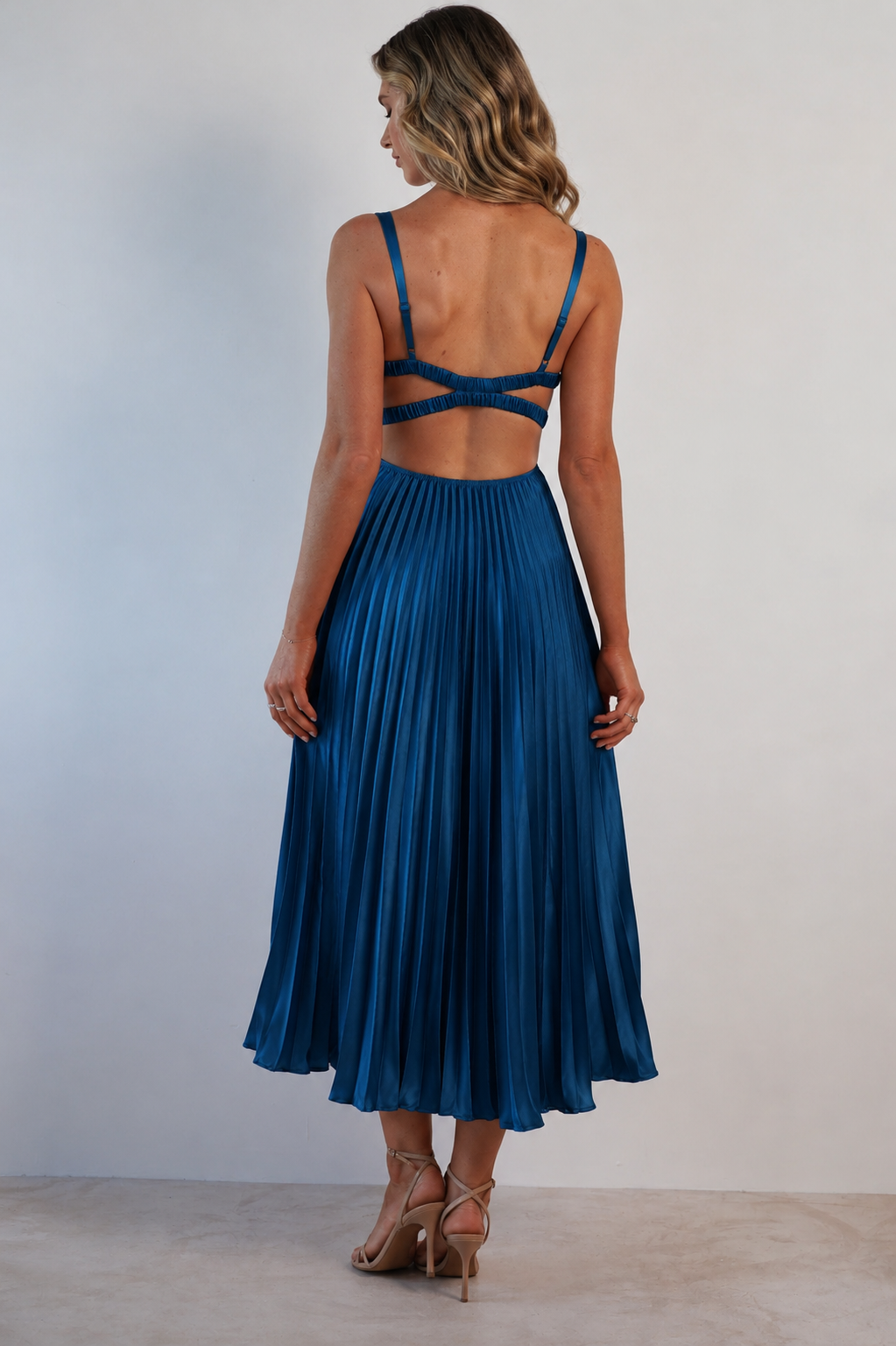 Cleo™ | Elegantes Plissee-Midikleid mit offenem Rücken